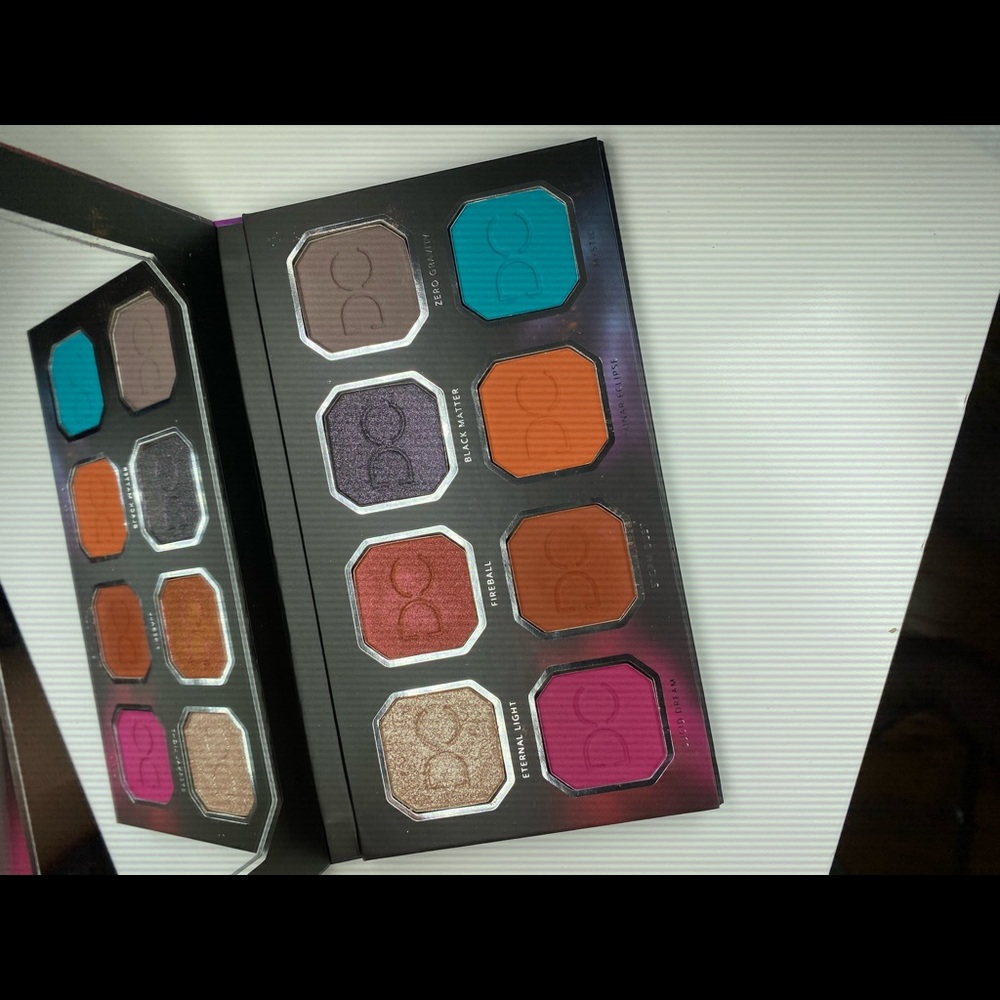 Eyeshadow - Picture 2 of 2